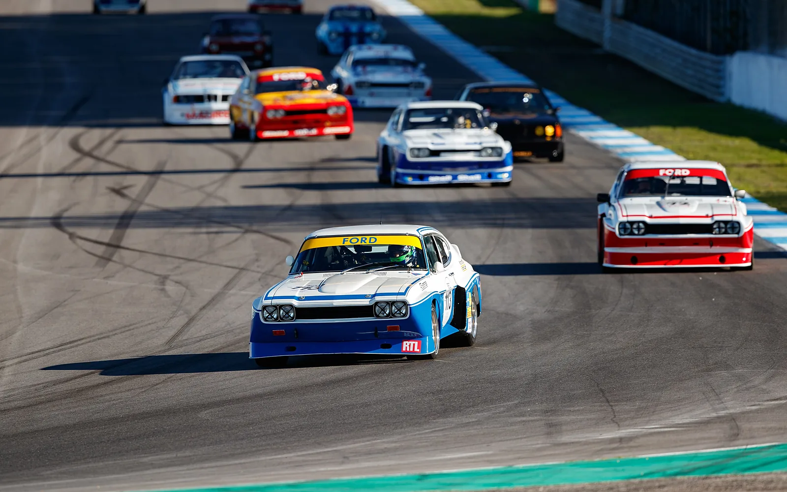 Turismos clásicos en carrera en el Estoril Classics