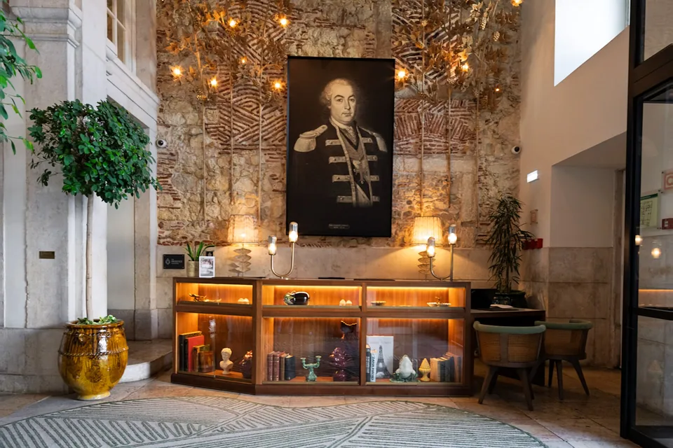 El vestíbulo de un hotel histórico en Lisboa
